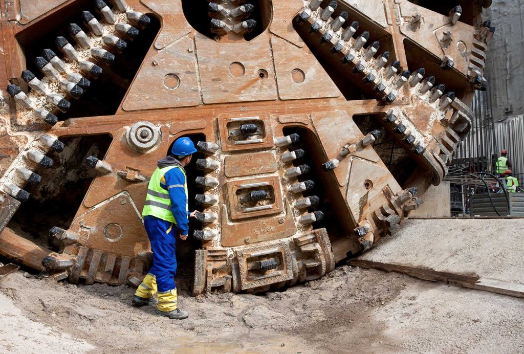 Offshore oil and gas with magnetic couplings